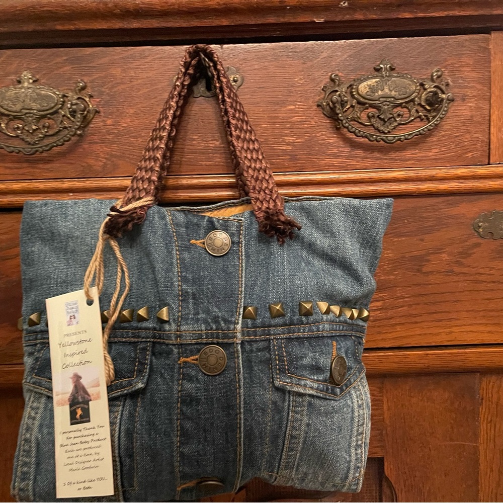 BJB211 PRESENTS YELLOWSTONE COLLECTION HANDBAGS